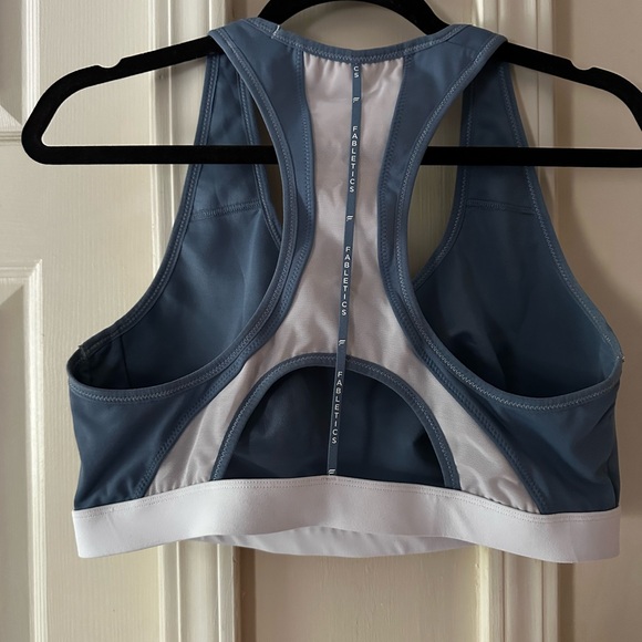 Fabletics Workout Set - Picture 4 of 4